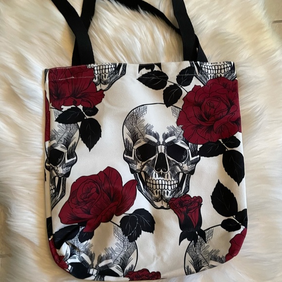 Handbags - 🌹 SKULL & ROSES TOTE